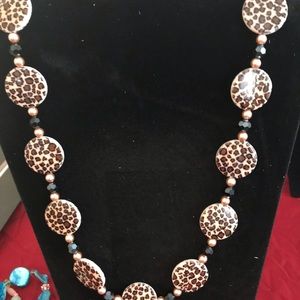 Gorgeous leopard printed necklace.